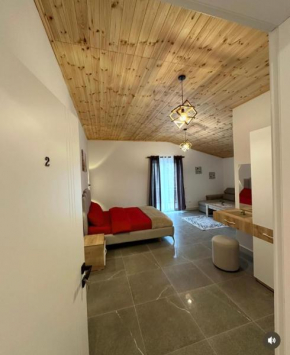 Qyteza Guest House & Camping